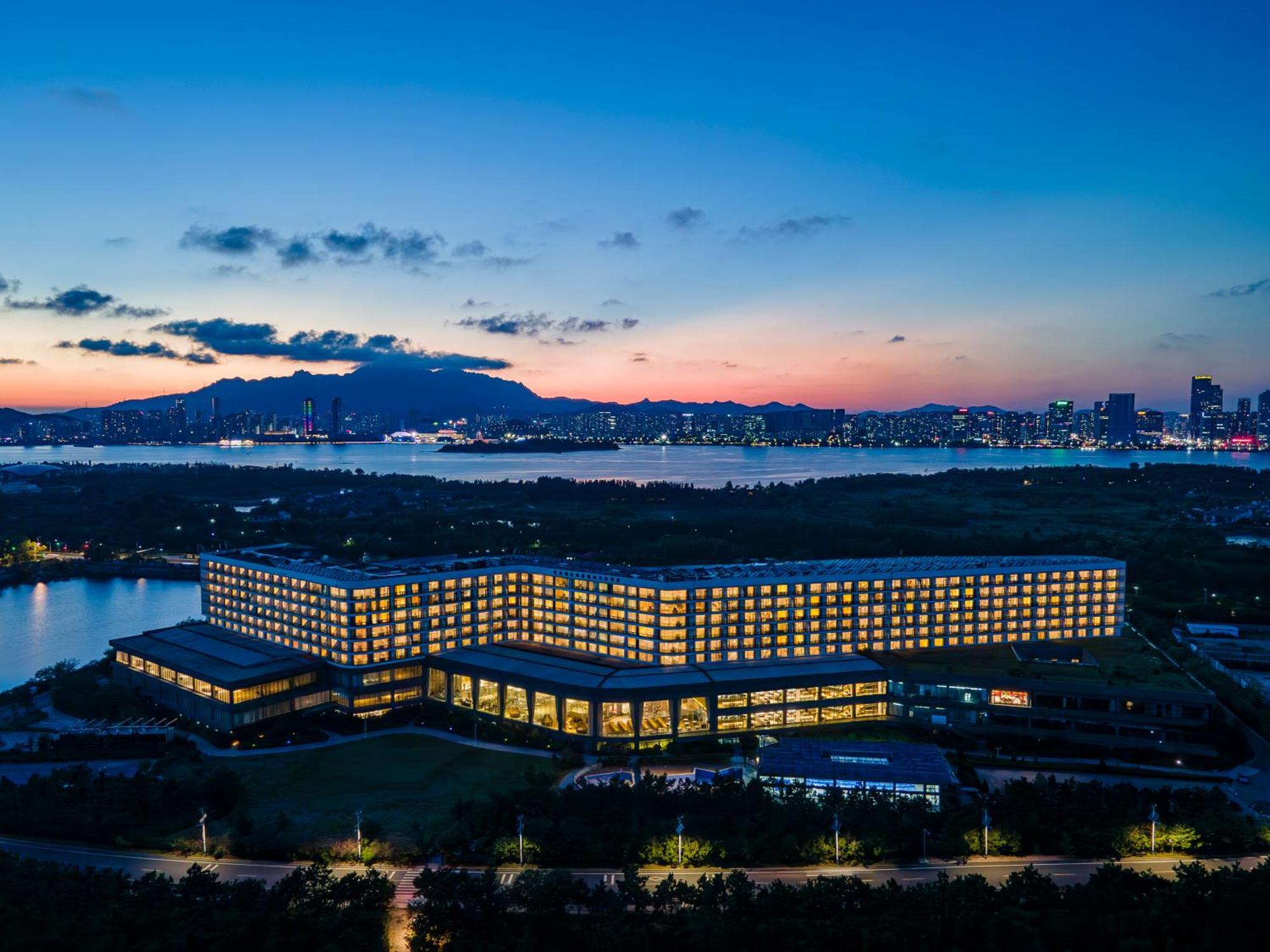 Wyndham Grand Qingdao Hotell Eksteriør bilde