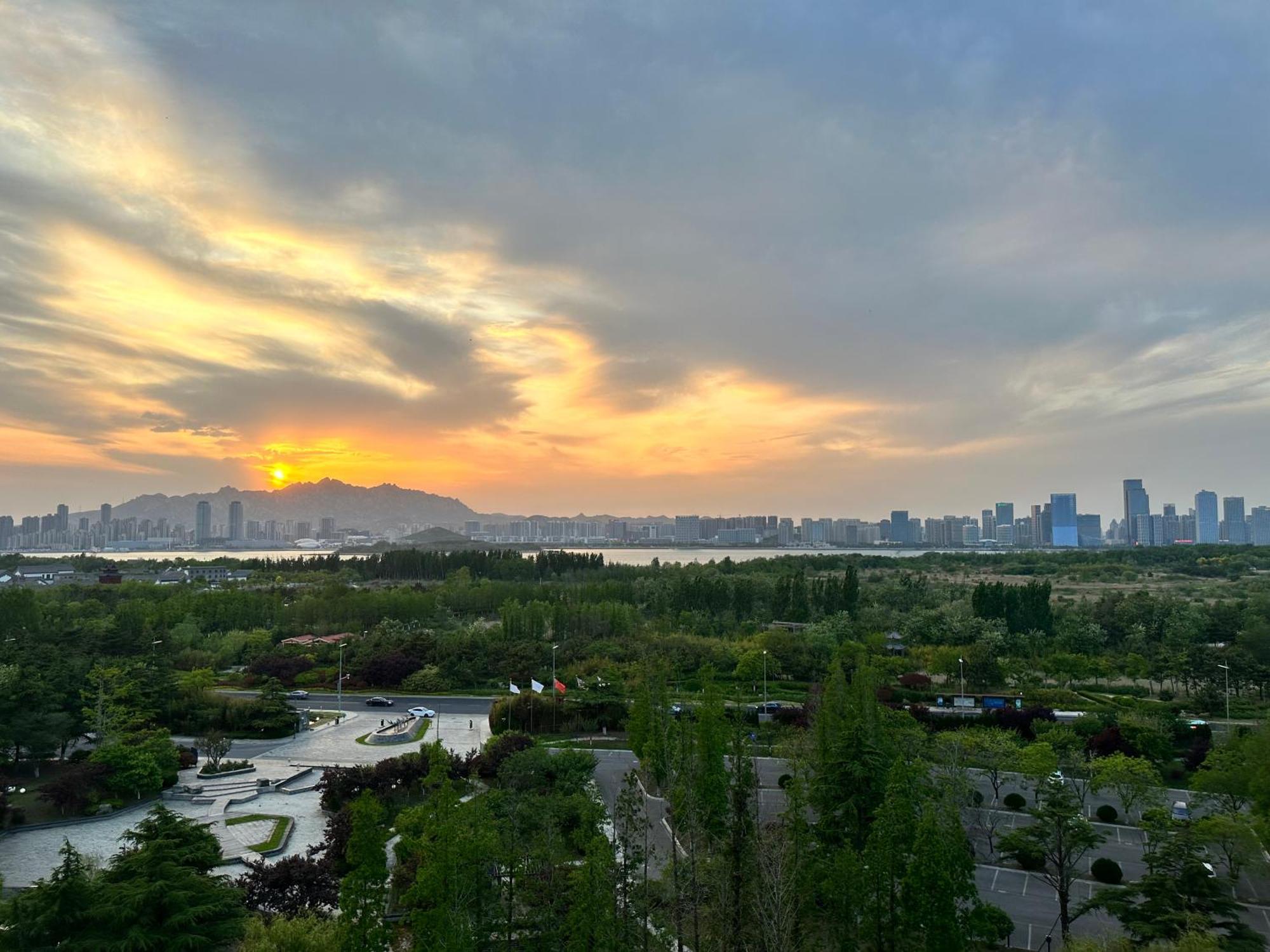 Wyndham Grand Qingdao Hotell Eksteriør bilde